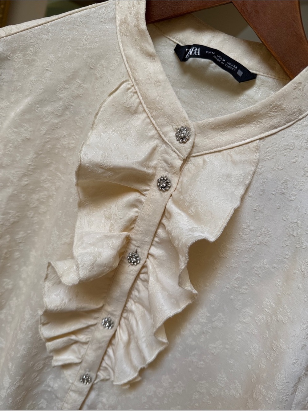 ZARA jacquard ruffled romantic blouse with jewel buttons - Picture 4 of 10